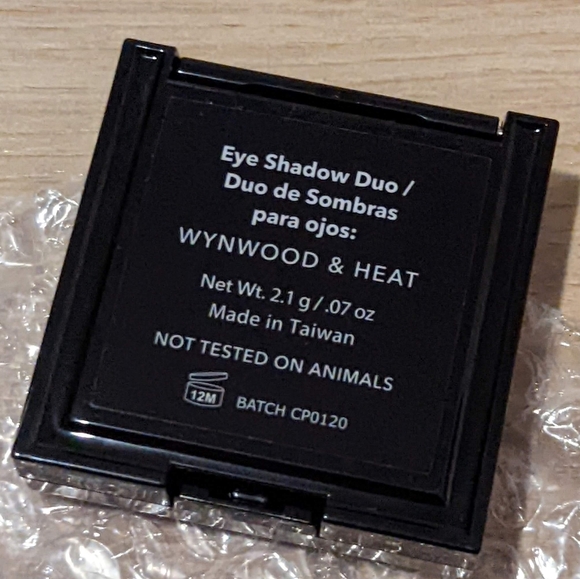 3/$30 Bundle SHAINA B. Miami Eye Shadow Duo - Picture 3 of 3